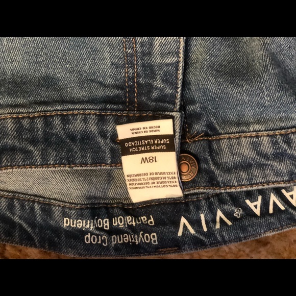 Ava & Viv Boyfriend Crop Jeans with embroidery - Picture 5 of 8